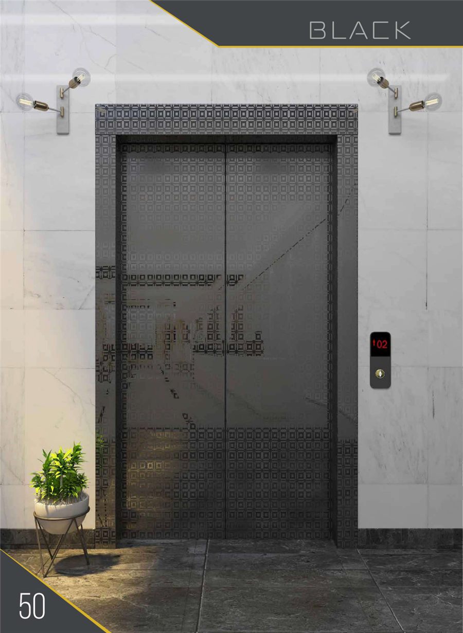 الباب الأسود — نقوش هندسية فاخرة